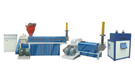 Recycled plastic granulating machine